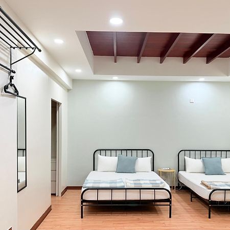 Ocean 19 Shamrock Villa Beachfront Big Group 4 Bedroom 5 Bathroom With Pool Tanjung Bungah  Exterior photo