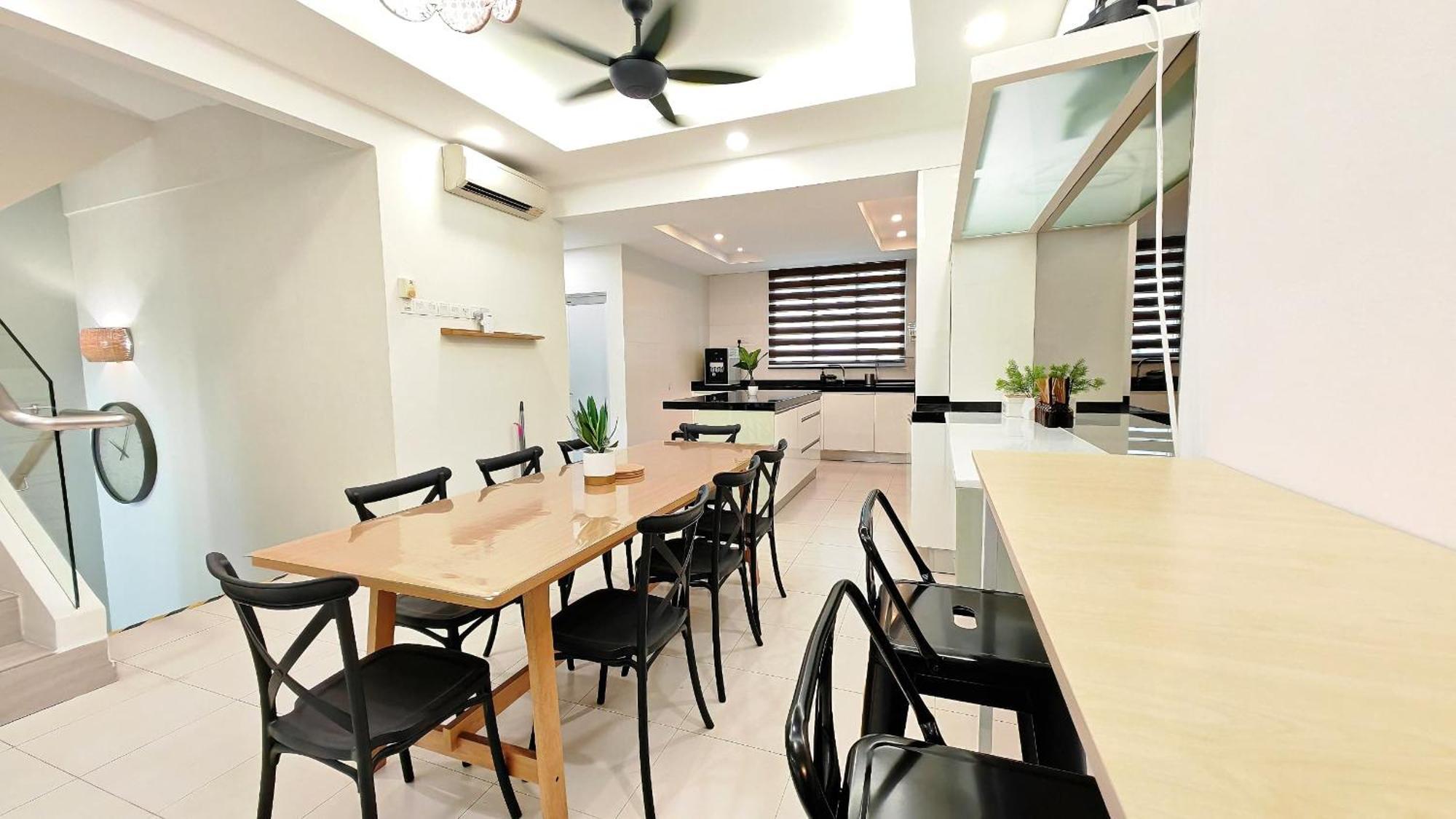 Ocean 19 Shamrock Villa Beachfront Big Group 4 Bedroom 5 Bathroom With Pool Tanjung Bungah  Exterior photo
