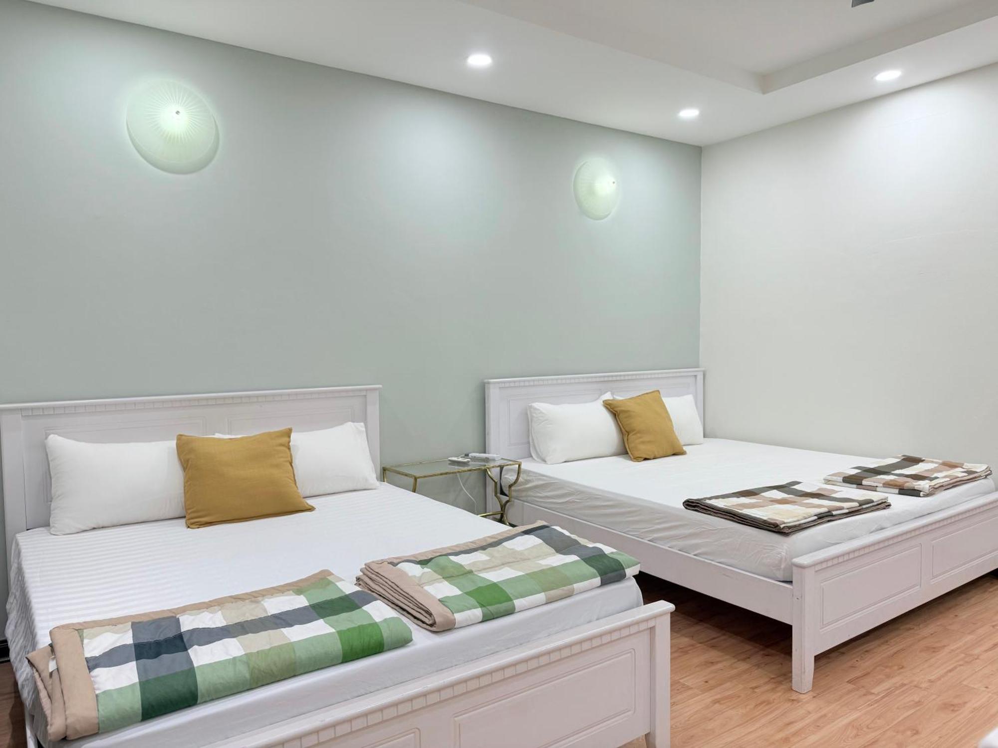 Ocean 19 Shamrock Villa Beachfront Big Group 4 Bedroom 5 Bathroom With Pool Tanjung Bungah  Exterior photo